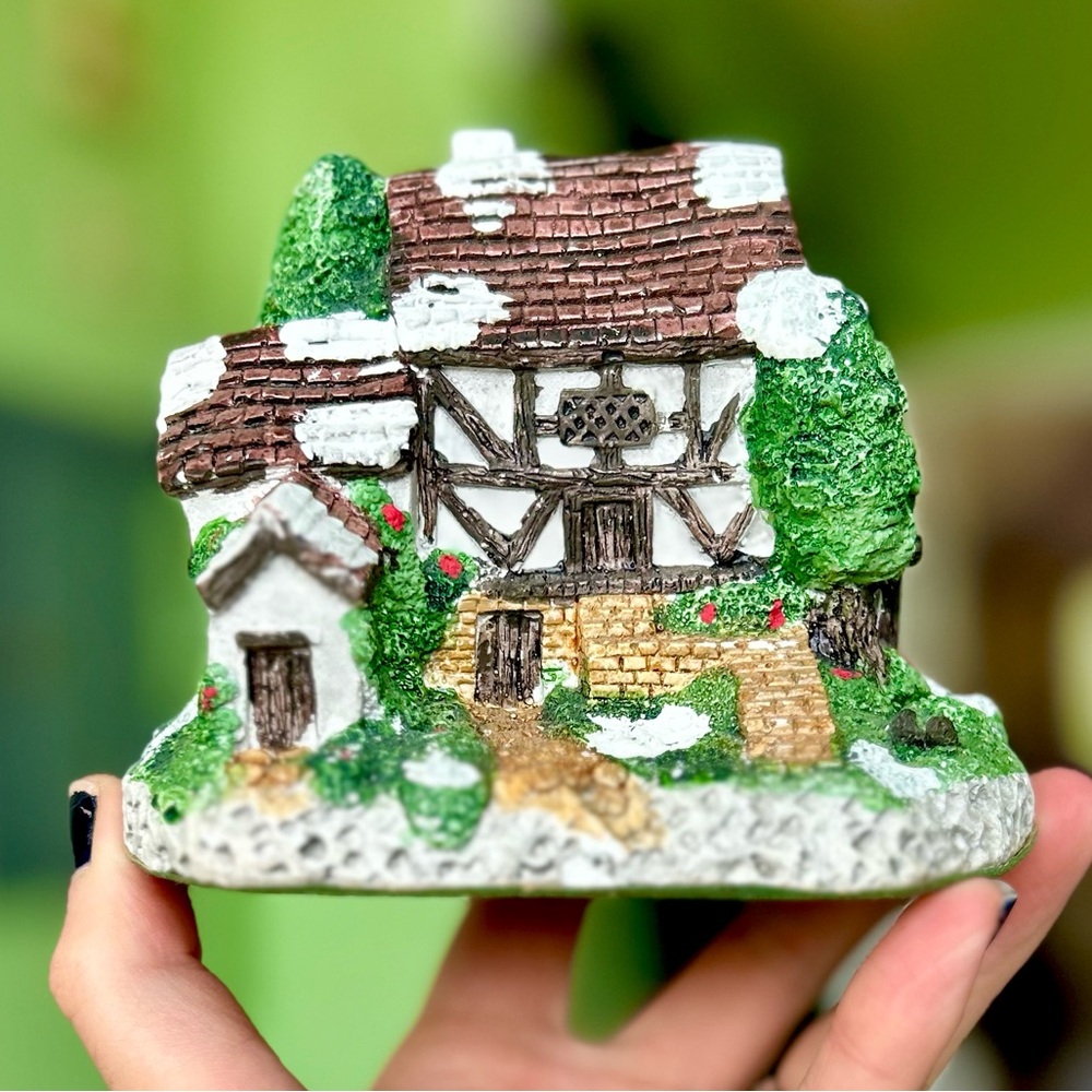 VTG Cottagecore Mini Figurine Home Winter Scene Home Decor Accent